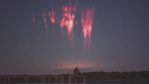 Τι είναι τα σπάνια "κόκκινα ξωτικά" που βλέπουμε στον ουρανό; (ΕΙΚΟΝΕΣ)