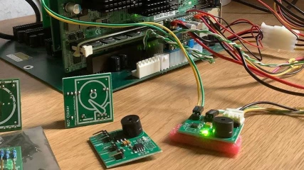 Τύπος έφτιαξε συσκευή που κάνει νέους υπολογιστές να βγάζουν «θορύβους σκληρού δίσκου»