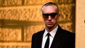 Δείτε έναν αγνώριστο Adam Driver ως Enzo Ferrari στην ταινία του Michael Mann (ΦΩΤΟ)
